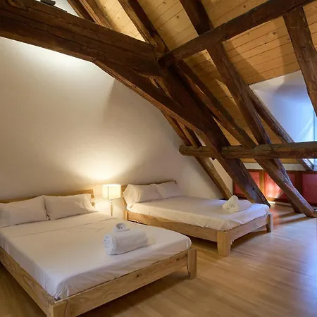 Historic Cathedral View In The Heart Of 4th Floor - No Lift Apartment